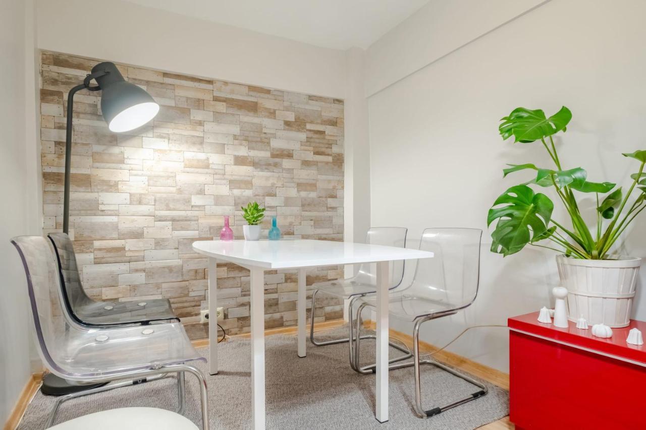 Colorful And Flat With Balcony In Kadikoy * Istanboel