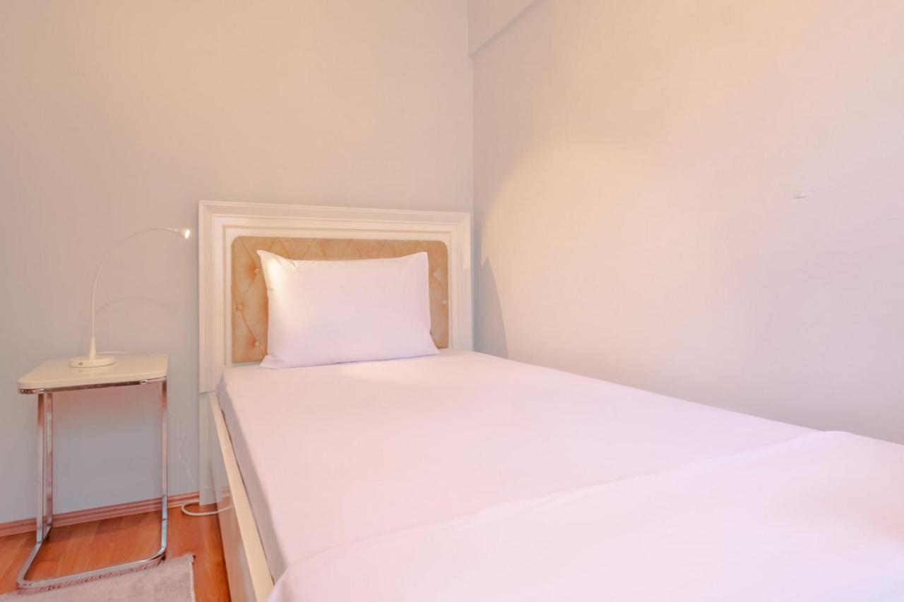 Colorful And Flat With Balcony In Kadikoy * Istanboel